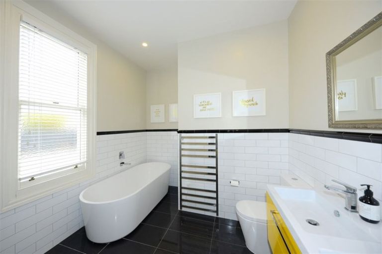 Photo of property in 256 Edgeware Road, Edgeware, Christchurch, 8013