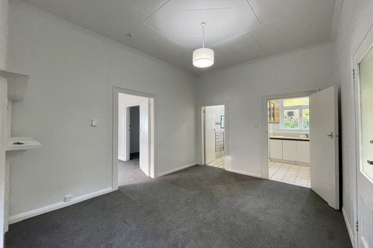 Photo of property in 38 Sugarloaf Road, Brooklyn, Wellington, 6021