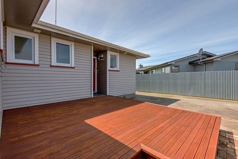 Photo of property in 28 Holdsworth Avenue, Milson, Palmerston North, 4414