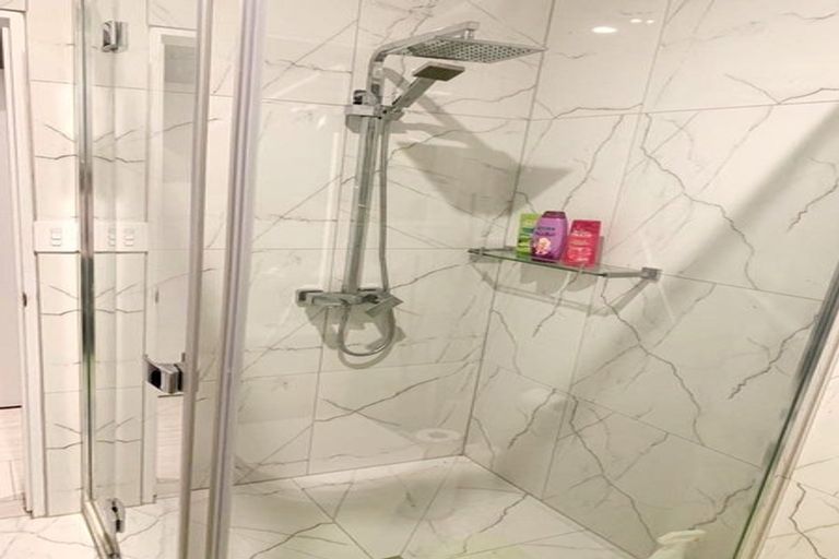 Photo of property in 37 Newington Road, Henderson, Auckland, 0612