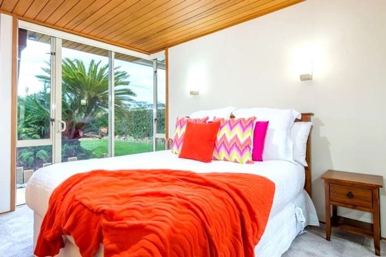 Photo of property in 96 Tindalls Bay Road, Tindalls Beach, Whangaparaoa, 0930