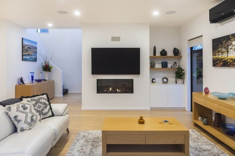 Photo of property in 21 Aikmans Road, Merivale, Christchurch, 8014