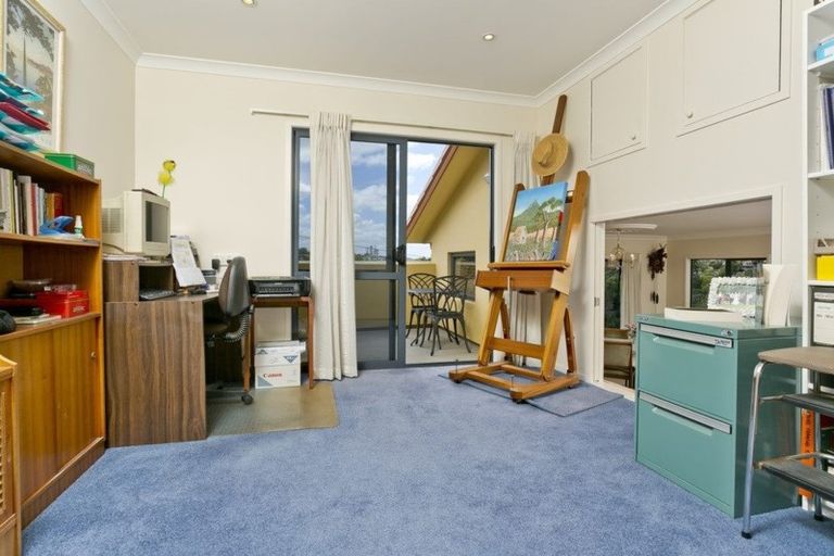 Photo of property in 1a Lake Road, Northcote, Auckland, 0627