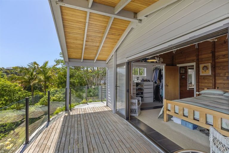 Photo of property in 22 Kathy Terrace, Stanmore Bay, Whangaparaoa, 0932