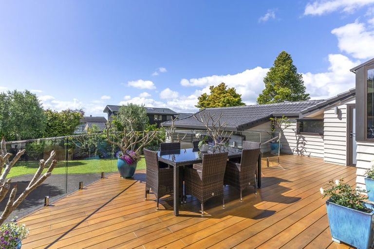 Photo of property in 2/9 Folkestone Street, Murrays Bay, Auckland, 0630