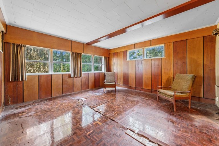Photo of property in 1090 Scenic Drive North, Swanson, Auckland, 0816