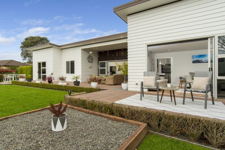 Photo of property in 33r Oceana Drive, Welcome Bay, Tauranga, 3175