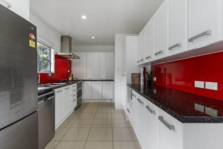 Photo of property in 1/21 Woodcote Drive, Glenfield, Auckland, 0629