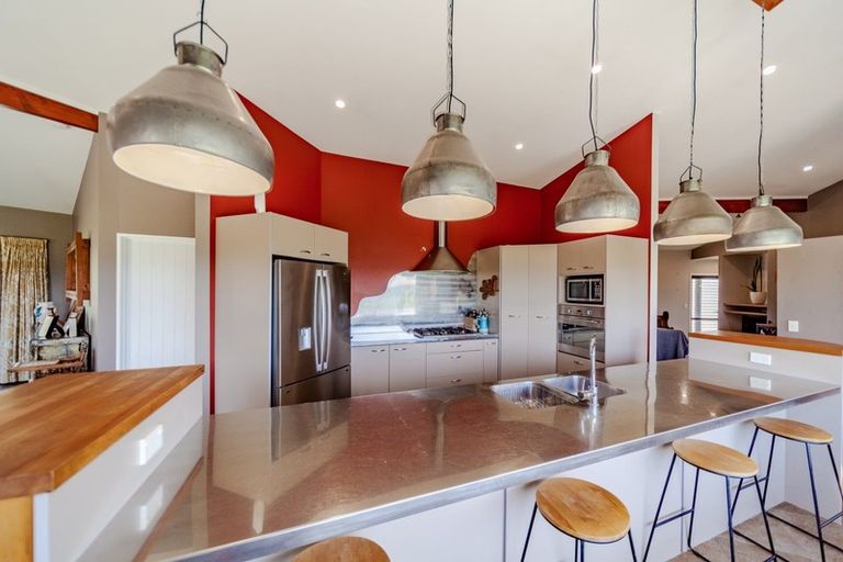 Photo of property in 239 Maharakeke Road, Waipukurau, 4281