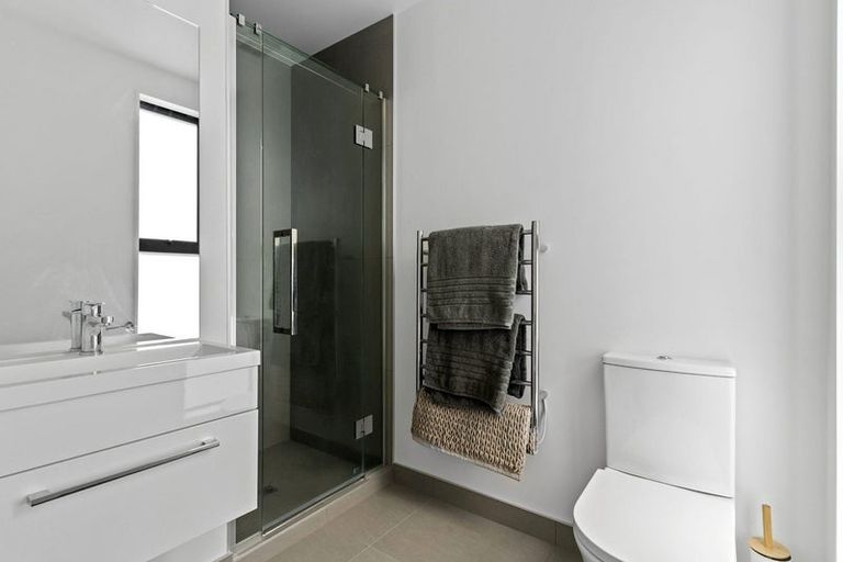 Photo of property in 25/82 East Coast Road, Milford, Auckland, 0620