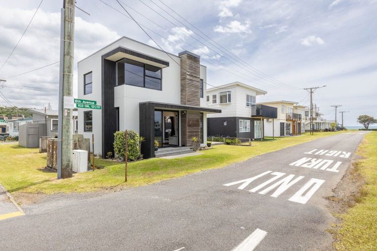 Photo of property in 102 Eighth Avenue, Urenui, 4377