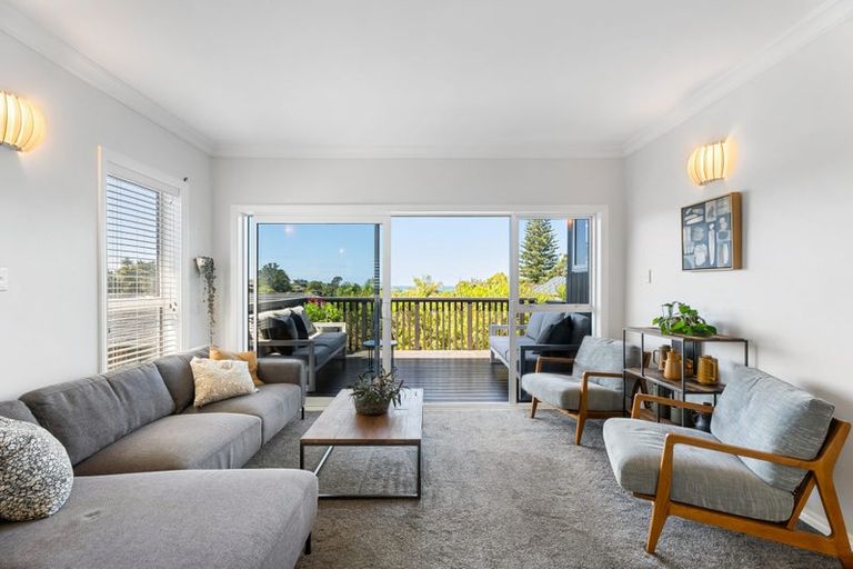 Photo of property in 2/52 Maxwelton Drive, Mairangi Bay, Auckland, 0630