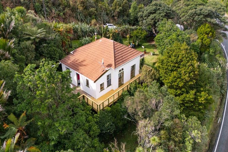 Photo of property in 41 Te Henga Road, Waitakere, Henderson, 0781