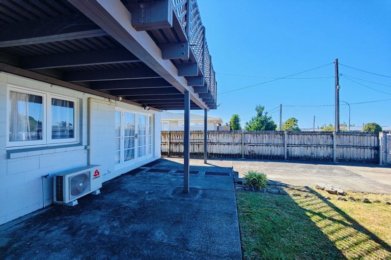 Photo of property in 26 Helena Street, Massey, Auckland, 0614