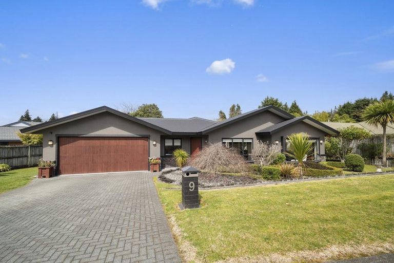 Photo of property in 9 Caulfield Place, Pukehangi, Rotorua, 3015