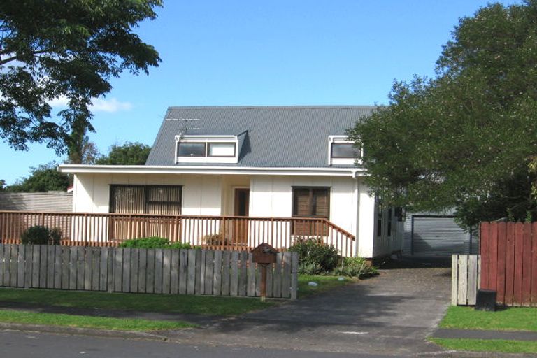 Photo of property in 12 Compass Place, Te Atatu Peninsula, Auckland, 0610
