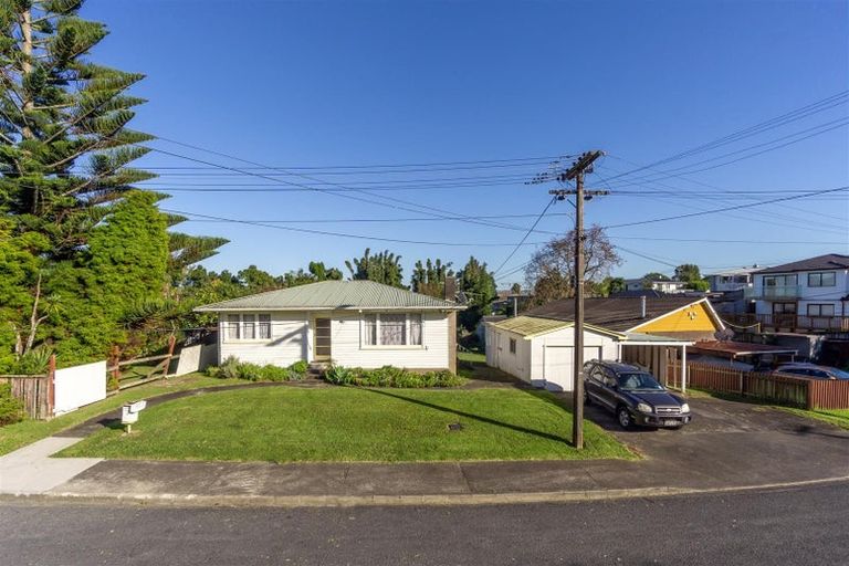 Photo of property in 4 Pomelo Road, Te Atatu South, Auckland, 0610