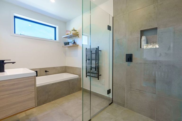 Photo of property in 4 Glen Dene Crescent, Wanaka, 9305