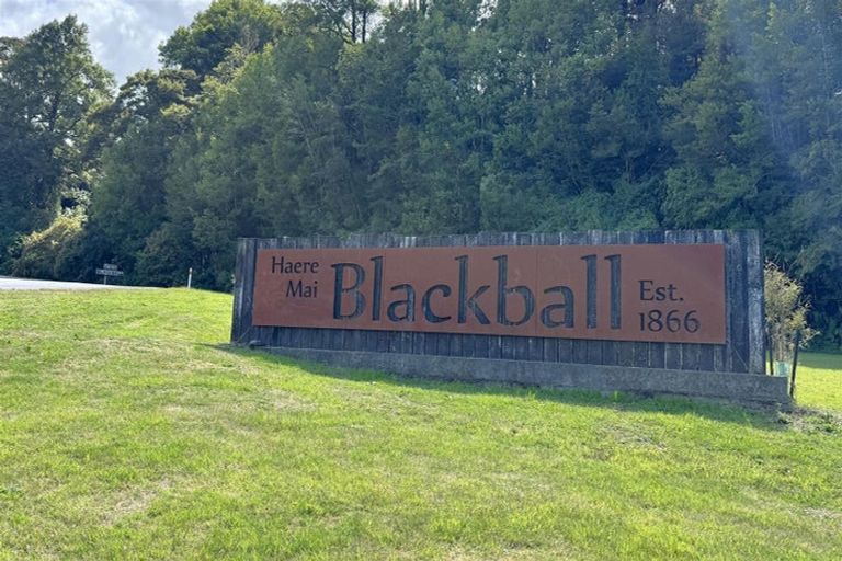 Photo of property in 32 Stafford Street, Blackball, 7804