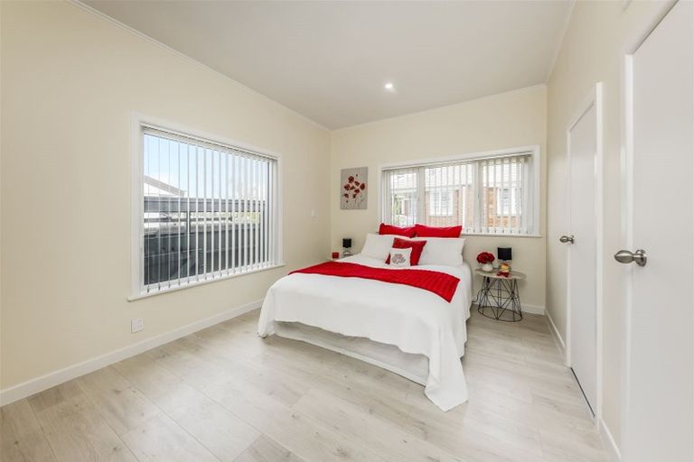 Photo of property in 2/15 Hill Road, Papatoetoe, Auckland, 2025