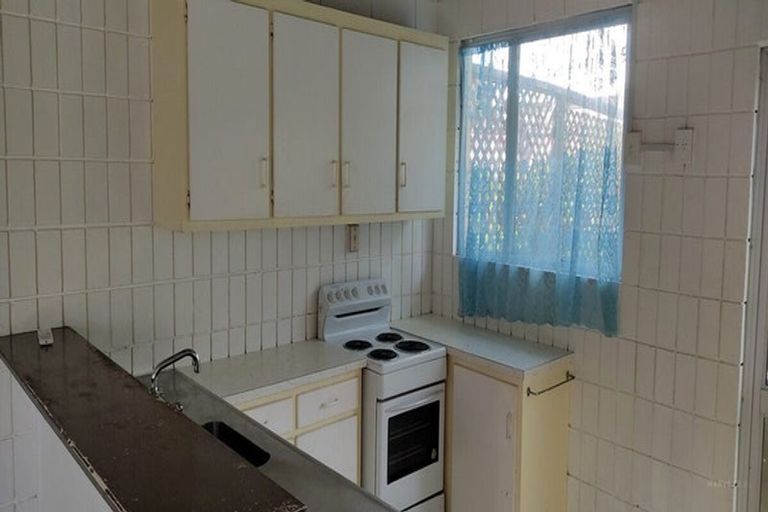 Photo of property in 2/21 Reynella Drive, Massey, Auckland, 0614