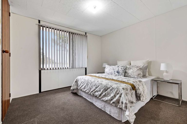 Photo of property in 16 Sarajevo Place, Massey, Auckland, 0614