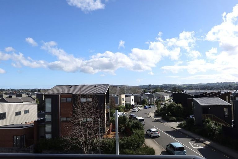 Photo of property in 3/22 Kerewhenua Crescent, 0616