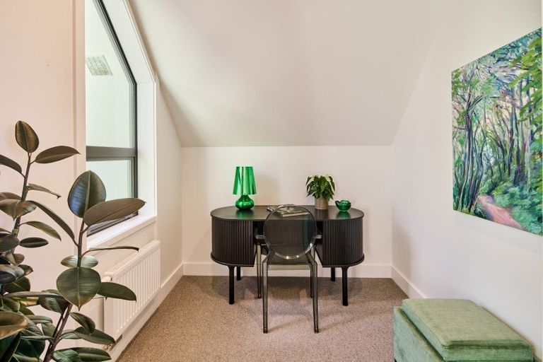 Photo of property in 21 Seaview Terrace, Northland, Wellington, 6012