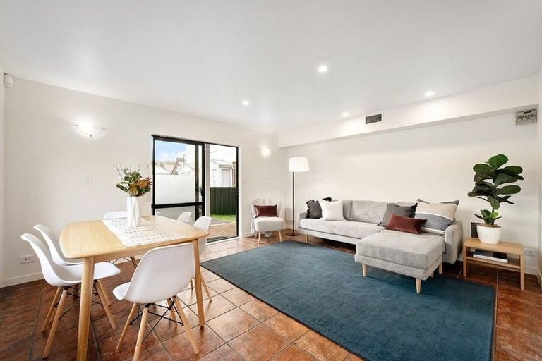 Photo of property in 4 Chamberlain Road, Karori, Wellington, 6012