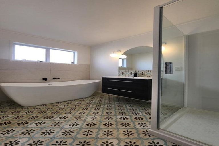 Photo of property in 8 Hussey Street, Oakura, 4314