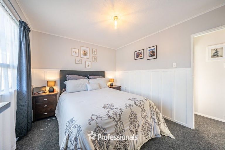 Photo of property in 33 Fenchurch Grove, Stokes Valley, Lower Hutt, 5019