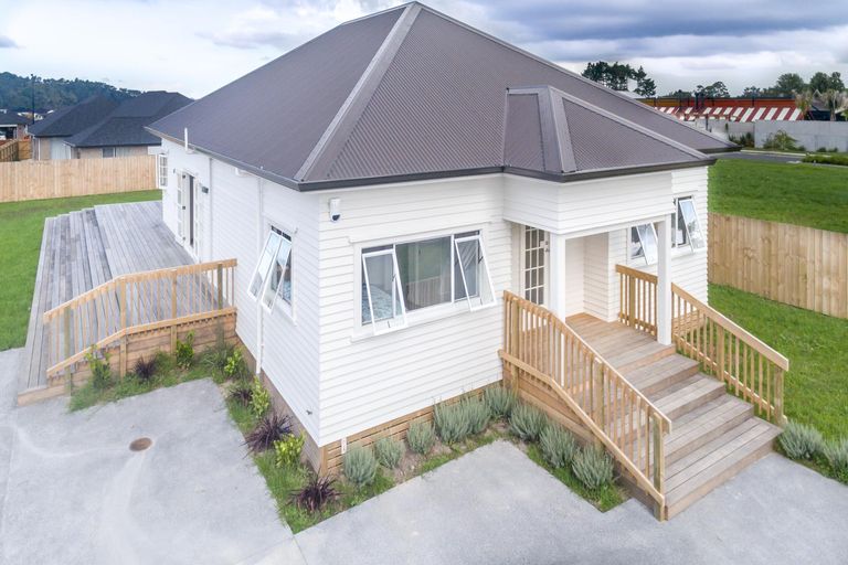 Photo of property in 21 Grove Way, Riverhead, 0820