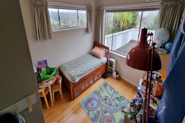 Photo of property in 21 Valley View Road, Glenfield, Auckland, 0629