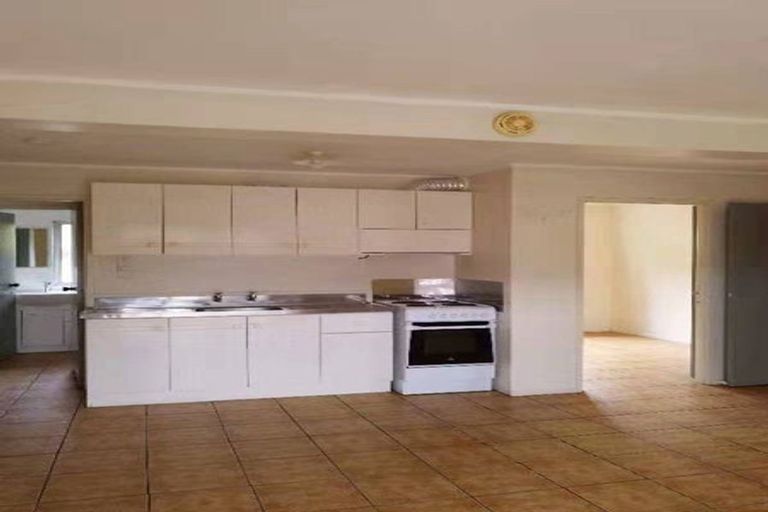 Photo of property in 1/46 John Dee Crescent, Red Beach, 0932
