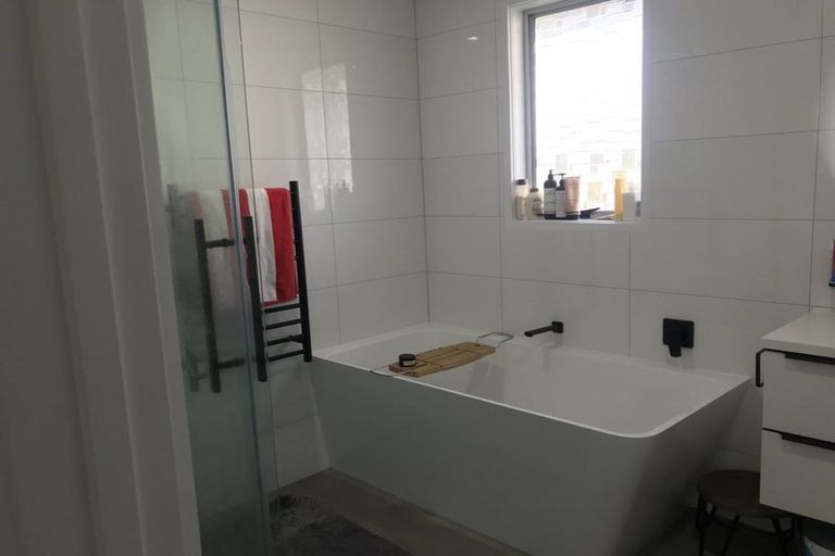 Photo of property in 40 Donovan Avenue, Massey, Auckland, 0614