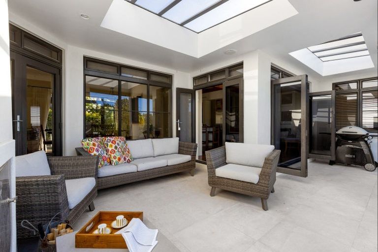 Photo of property in 21 Penwood Close, East Tamaki Heights, Auckland, 2016