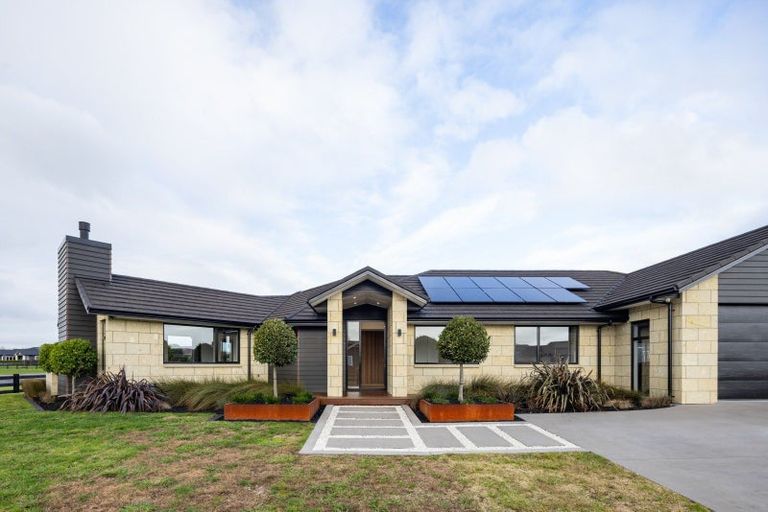 Photo of property in 34 Mike Smith Drive, Cambridge, 3434