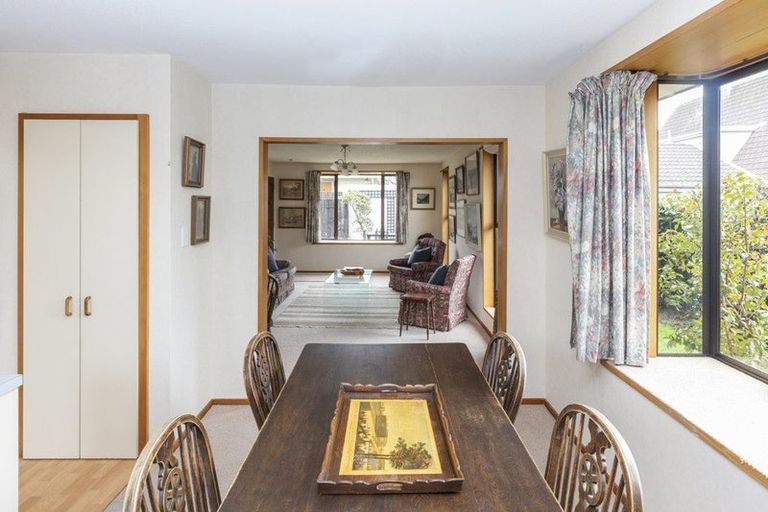 Photo of property in 2/10 Broadfell Avenue, Avonhead, Christchurch, 8042