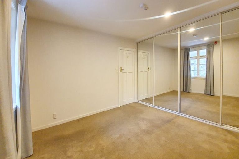 Photo of property in 2 Hawkhurst Road, Lyttelton, 8082