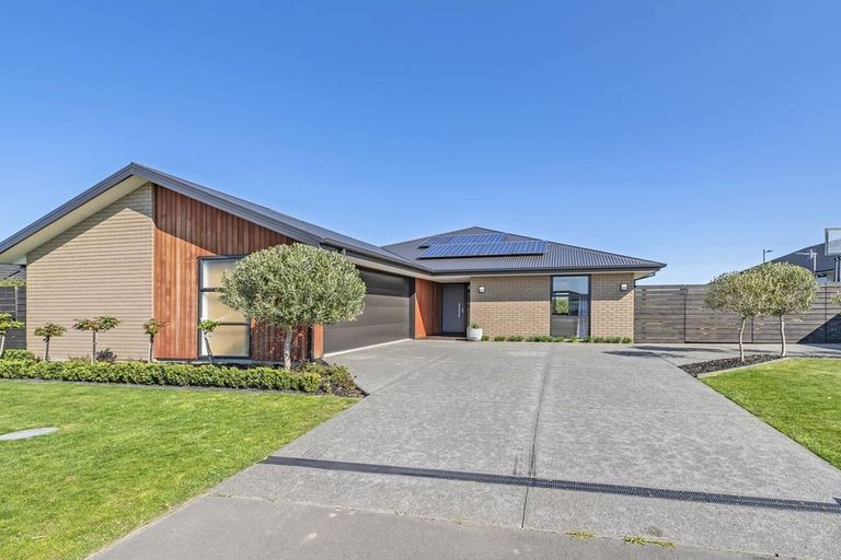 Photo of property in 15 Chimango Place, Rolleston, 7615