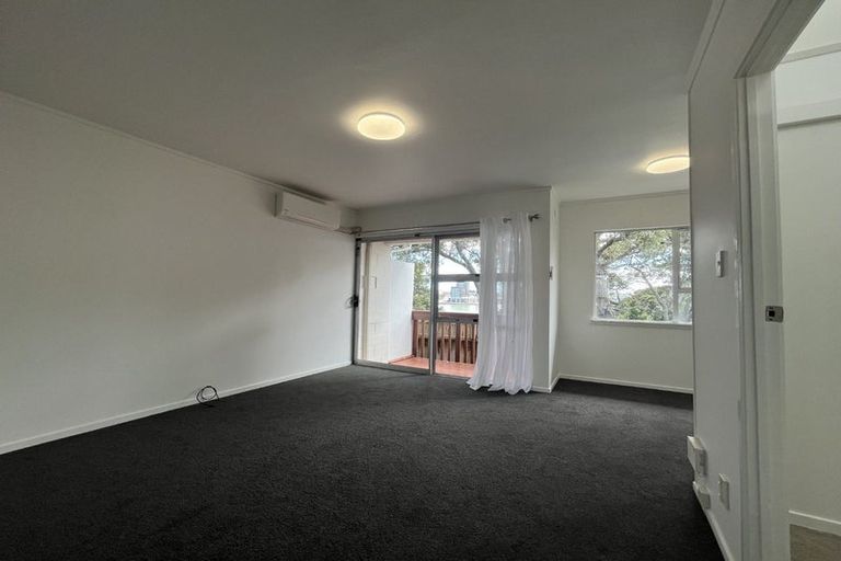 Photo of property in 4/7 Beach Haven Road, Beach Haven, Auckland, 0626