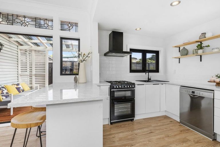 Photo of property in 10 Tarawera Road, Johnsonville, Wellington, 6037