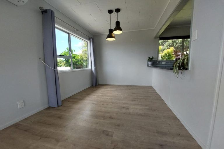 Photo of property in 1/59 Santiago Crescent, Unsworth Heights, Auckland, 0632