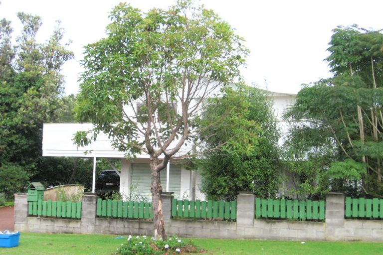 Photo of property in 13 Thorburn Avenue, Red Beach, 0932