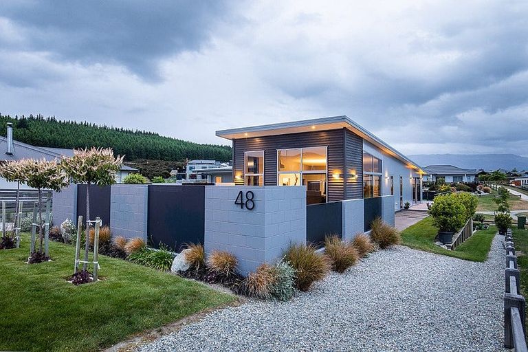 Photo of property in 48 Minaret Ridge, Wanaka, 9305