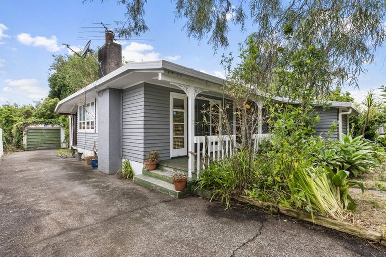 Photo of property in 9 Kamaka Road, Mangere Bridge, Auckland, 2022
