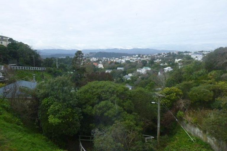 Photo of property in 2b Garden Road, Northland, Wellington, 6012
