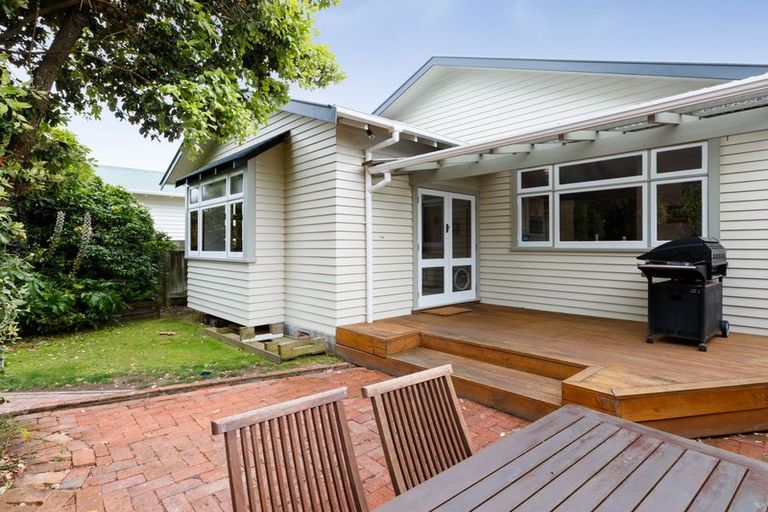 Photo of property in 30 Parata Street, Hokowhitu, Palmerston North, 4410