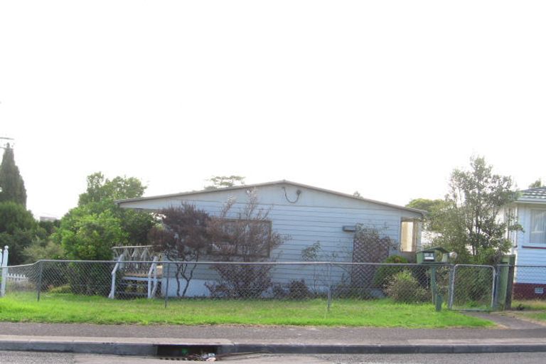 Photo of property in 43 Amberley Avenue, Te Atatu South, Auckland, 0610