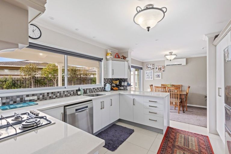Photo of property in 5 Tamati Place, Merrilands, New Plymouth, 4312